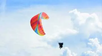 Πτήση Paragliding έξω από την Αθήνα