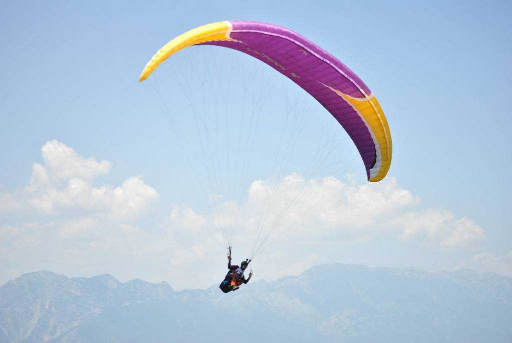 Two-seater paragliding flight in Lake Plastiras