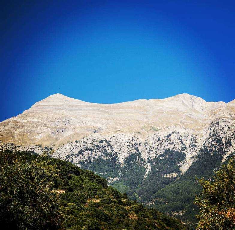 Hiking on the mountain of Taygetos