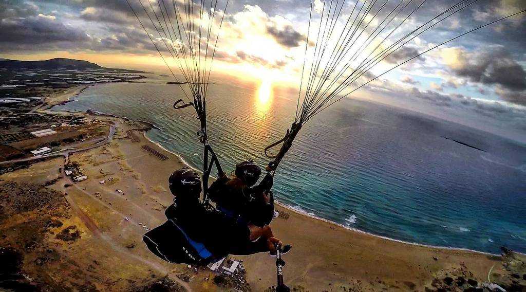 Διθέσια πτήση με parapente στα Φαλάσαρνα, Κρήτη