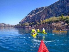 Wasser-Kajak und Tour durch den Poros-Kanal