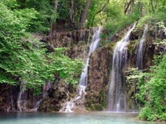 Tour of the emerald lake of Skra