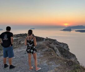 Romantischer Sonnenuntergang mit eBike auf Santorin