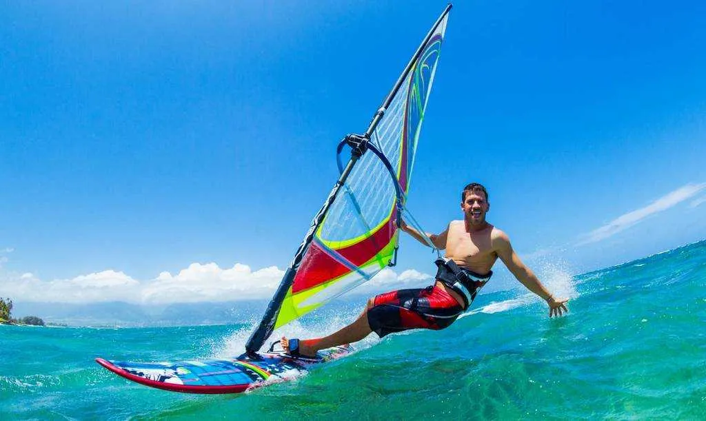 Windsurfing επίδειξη και εξοπλισμός στο Δρέπανο