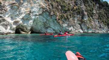 Sea Kayak στις Θαλάσσιες Σπηλιές