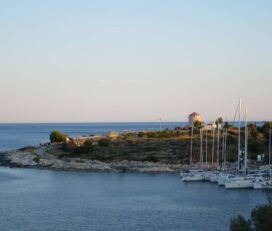 Cruise to the Cyclades with the Catamaran "Evi"